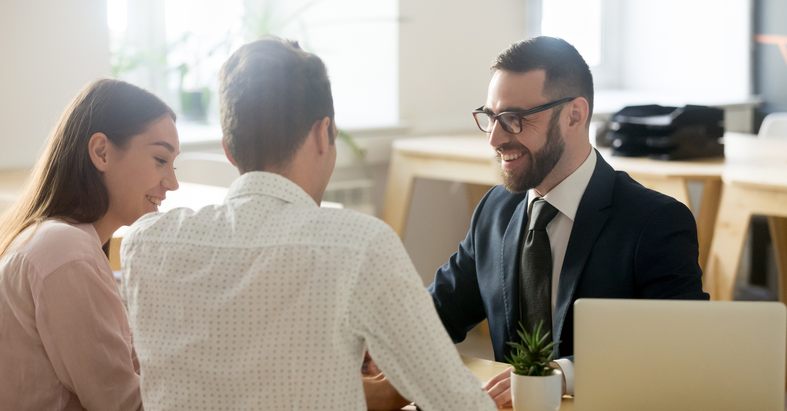 Firma de documentos para constitución de empresa